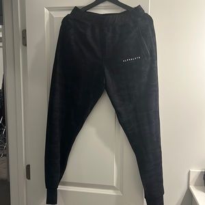 Alphalete Camo black